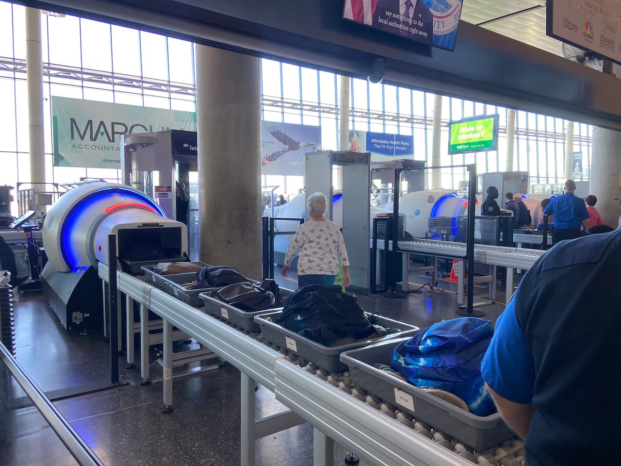 Luggage scanner system in a screening area